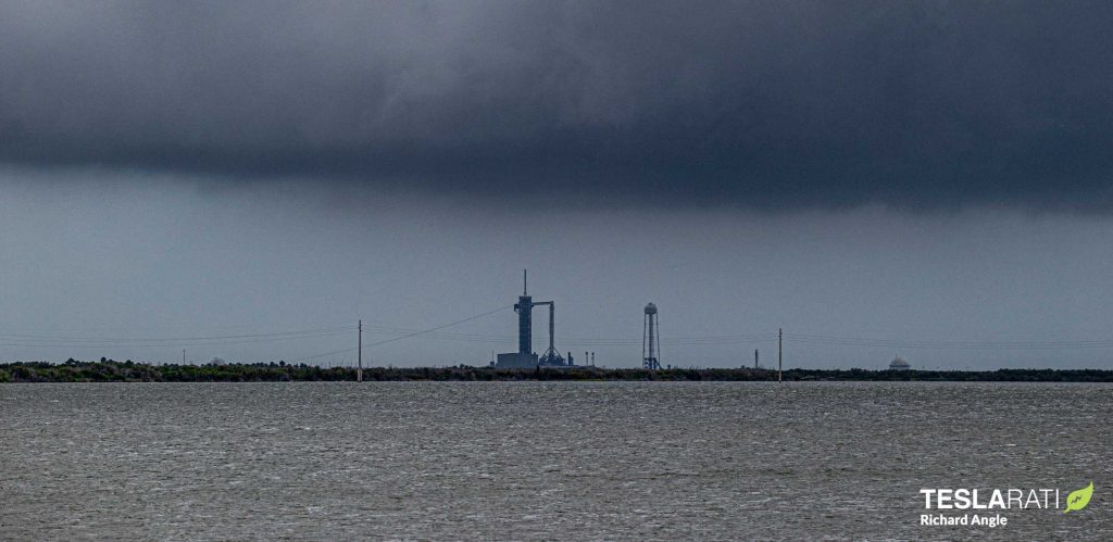 Космический астронавт НАСА SpaceX Falcon 9 для исторического дебюта