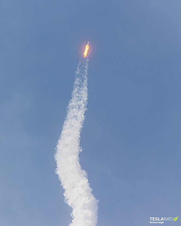 Космонавты SpaceX Crew Dragon гоняются за космической станцией вокруг Земли