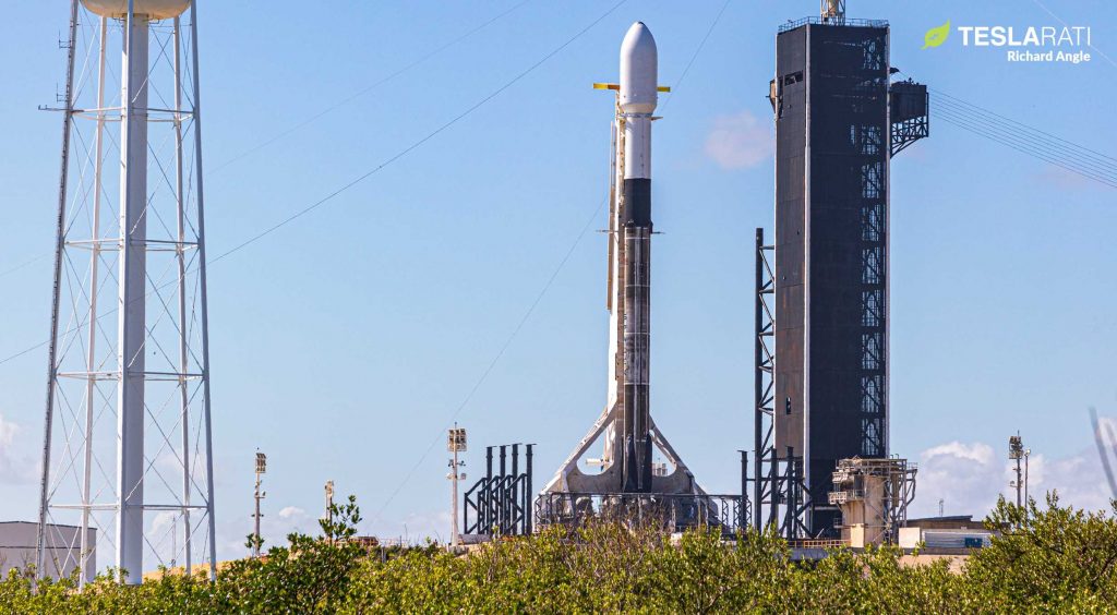 Ракетно-спасательный флот SpaceX уклоняется от тропического шторма на фоне отложенного запуска Starlink
