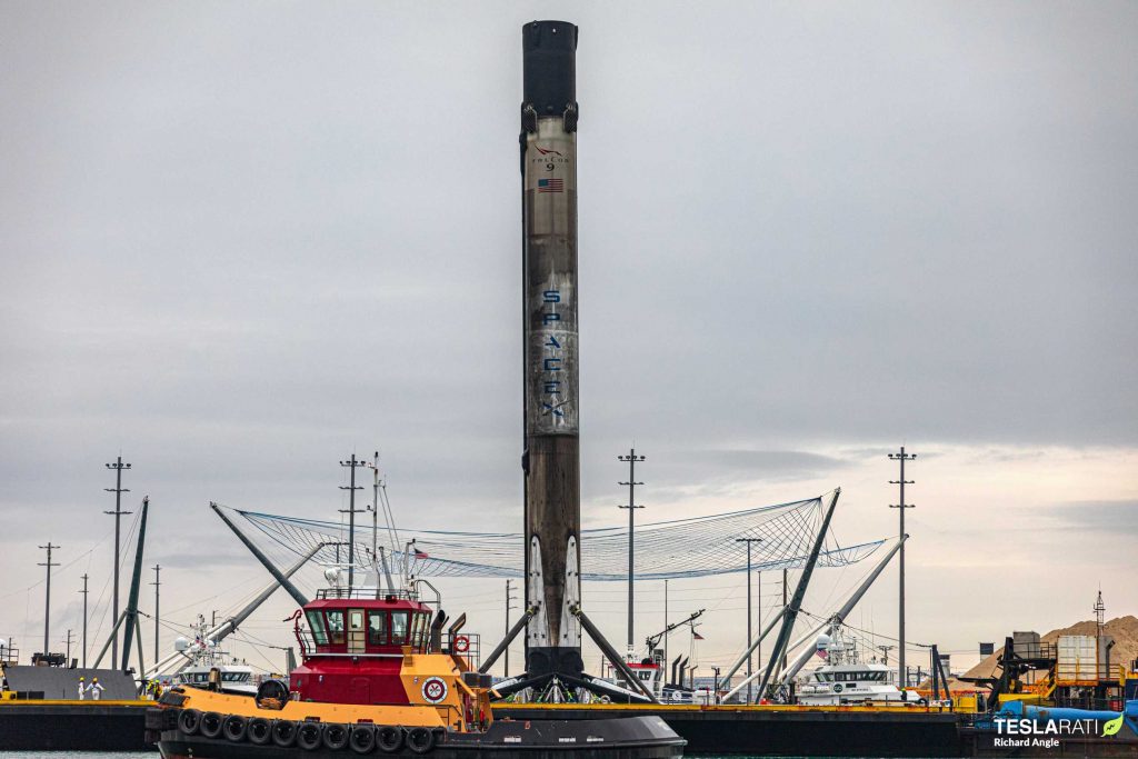 SpaceX готовит запасной план для реконструкции капсулы астронавта, когда космический корабль разворачивается в зоне посадки