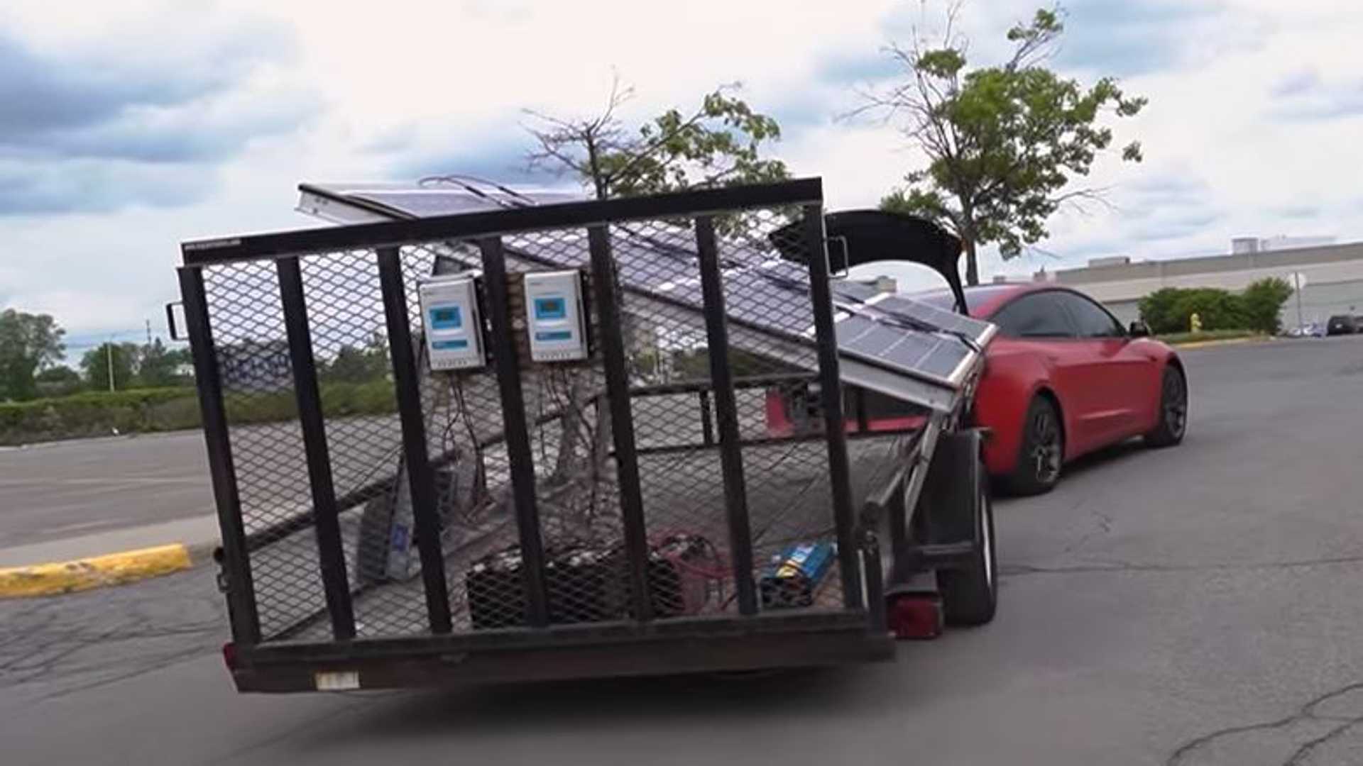 Tesla Model 3 заряжается за рулем с $ 2500 солнечным прицепом