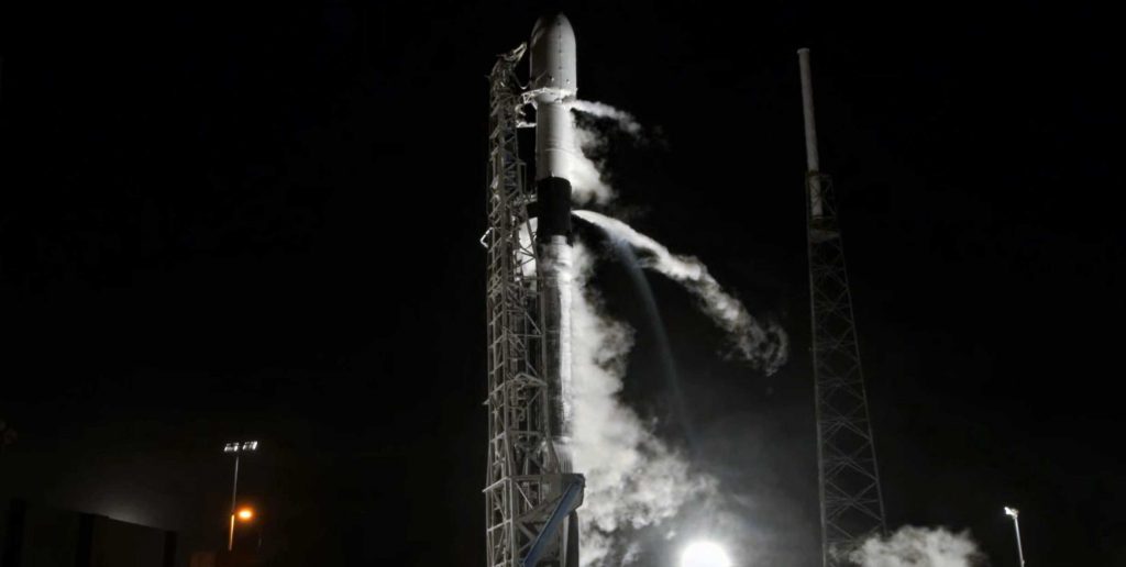 SpaceX запускает модернизированный беспилотный корабль с рекордной ракетной посадкой