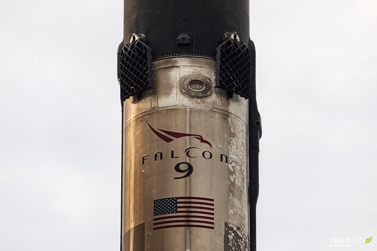 Усилитель настроек записи SpaceX возвращается в порт в отличном состоянии (фото)