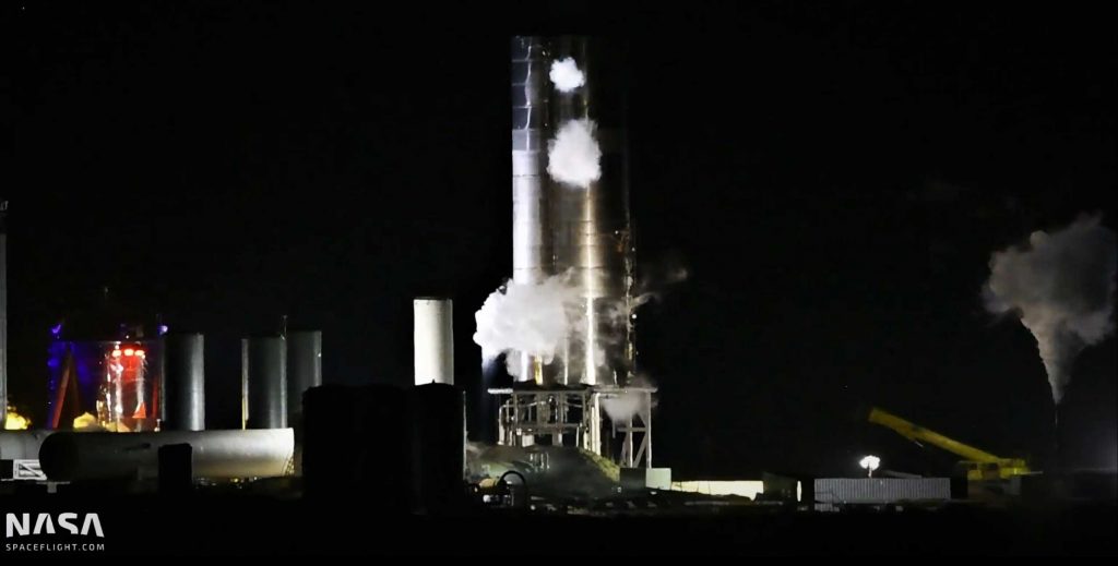 Испытание двигателя SpaceX Starship прервалось дважды за один день из-за повреждений от урагана и ошибок