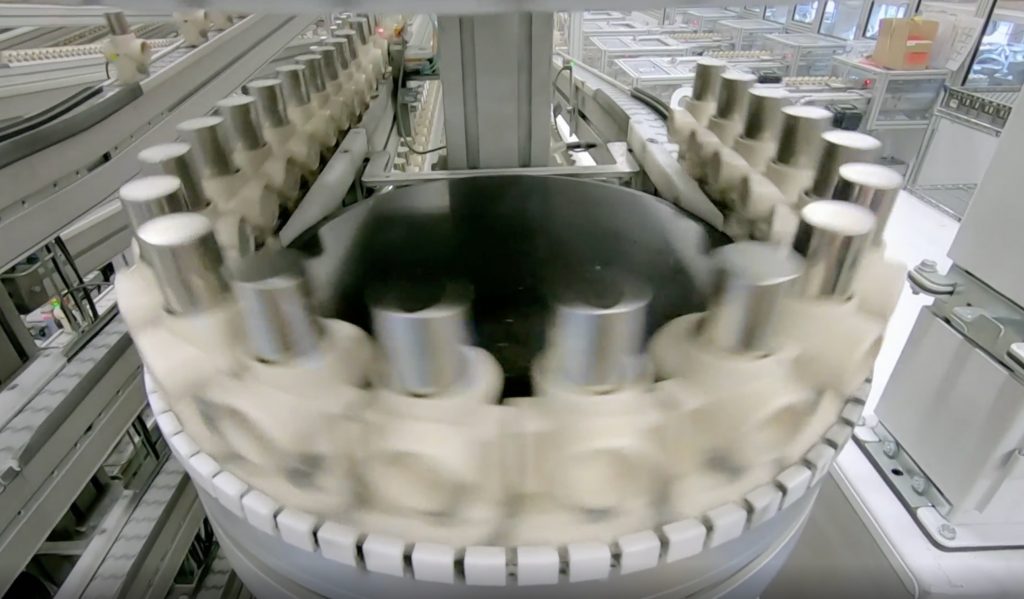 Линия по производству аккумуляторных элементов Tesla Gigafactory Nevada (Фото: Супер Фабрики)