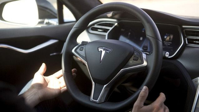 Немецкий суд запретил Tesla от рекламного автопилота