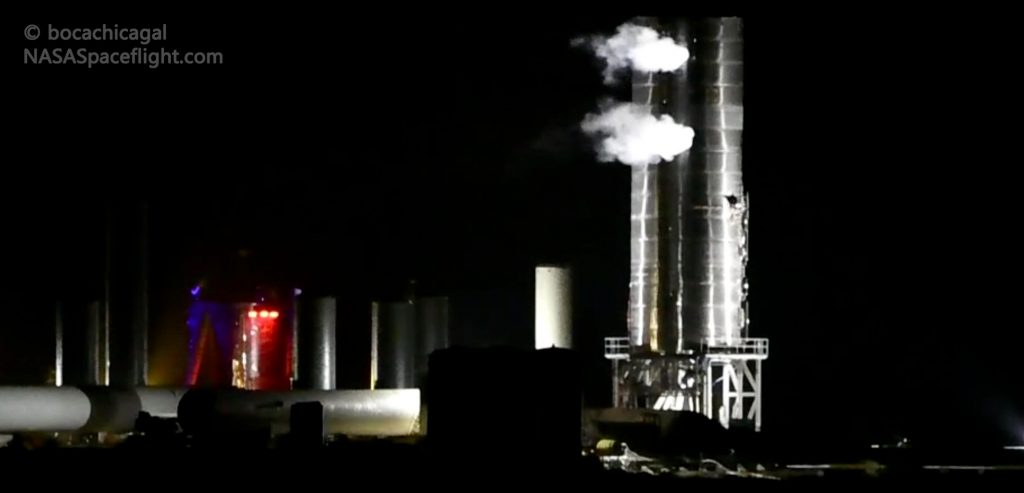 Опытный образец космического корабля SpaceX пинает перчатку в пятый раз