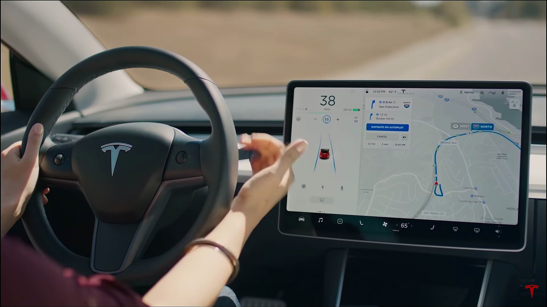Tesla Autopilot legte im vierten Quartal weniger Kilometer pro Unfall zurück, wie der Fahrzeugsicherheitsbericht zeigt
