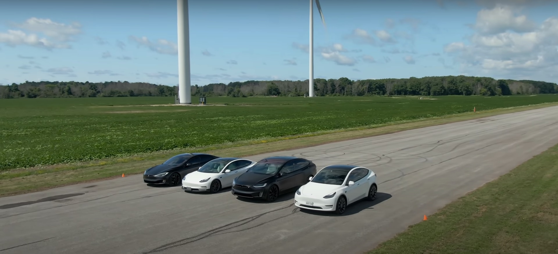 Весь флот Tesla «S3XY» Performance сразился в тотальной битве за сопротивление