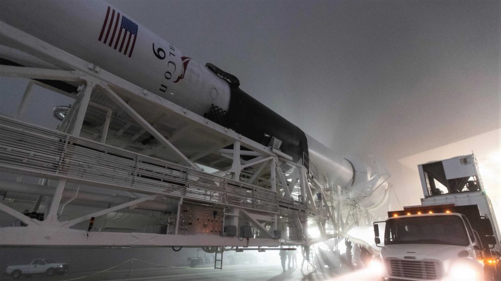 Ракетный ускоритель SpaceX направляется на запад для первого запуска в Калифорнии более чем за год