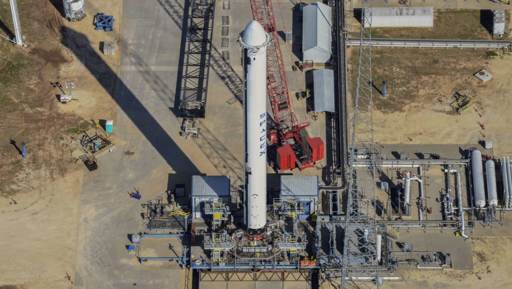 Боковой ускоритель SpaceX Falcon Heavy прибыл на испытательный полигон в Техасе