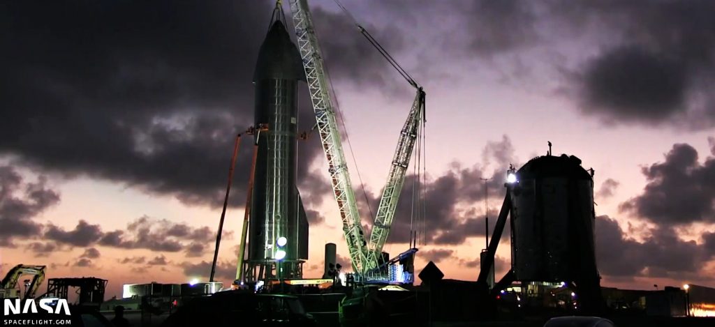 SpaceX устанавливает носовую часть первого высотного звездолета
