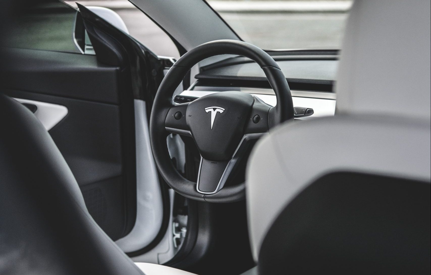 Рулевое колесо Tesla Model 3 с подогревом подтвердило швейцарское отделение