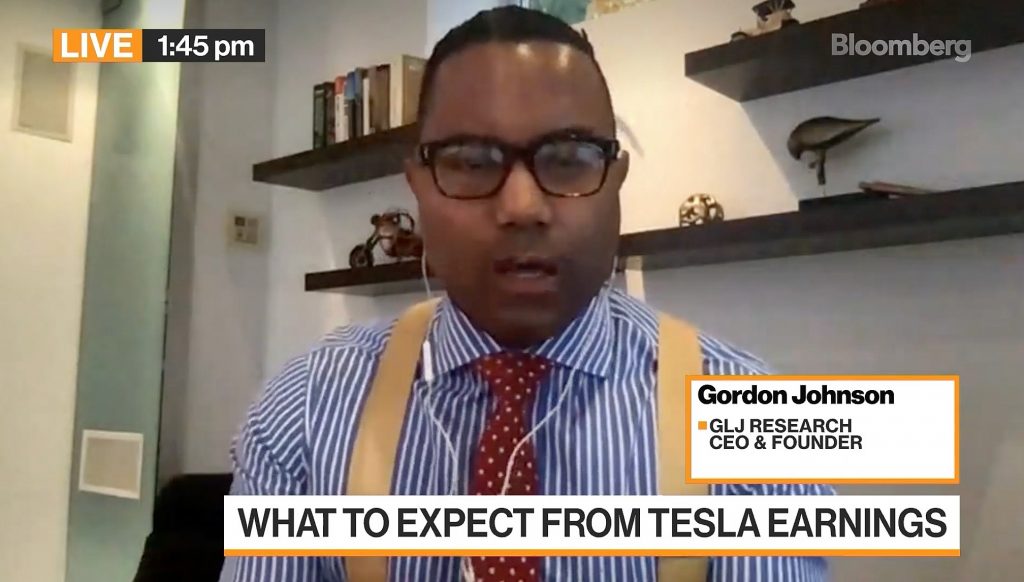 Медведь Tesla Гордон Джонсон ошибается во время интервью после отчета о доходах за третий квартал