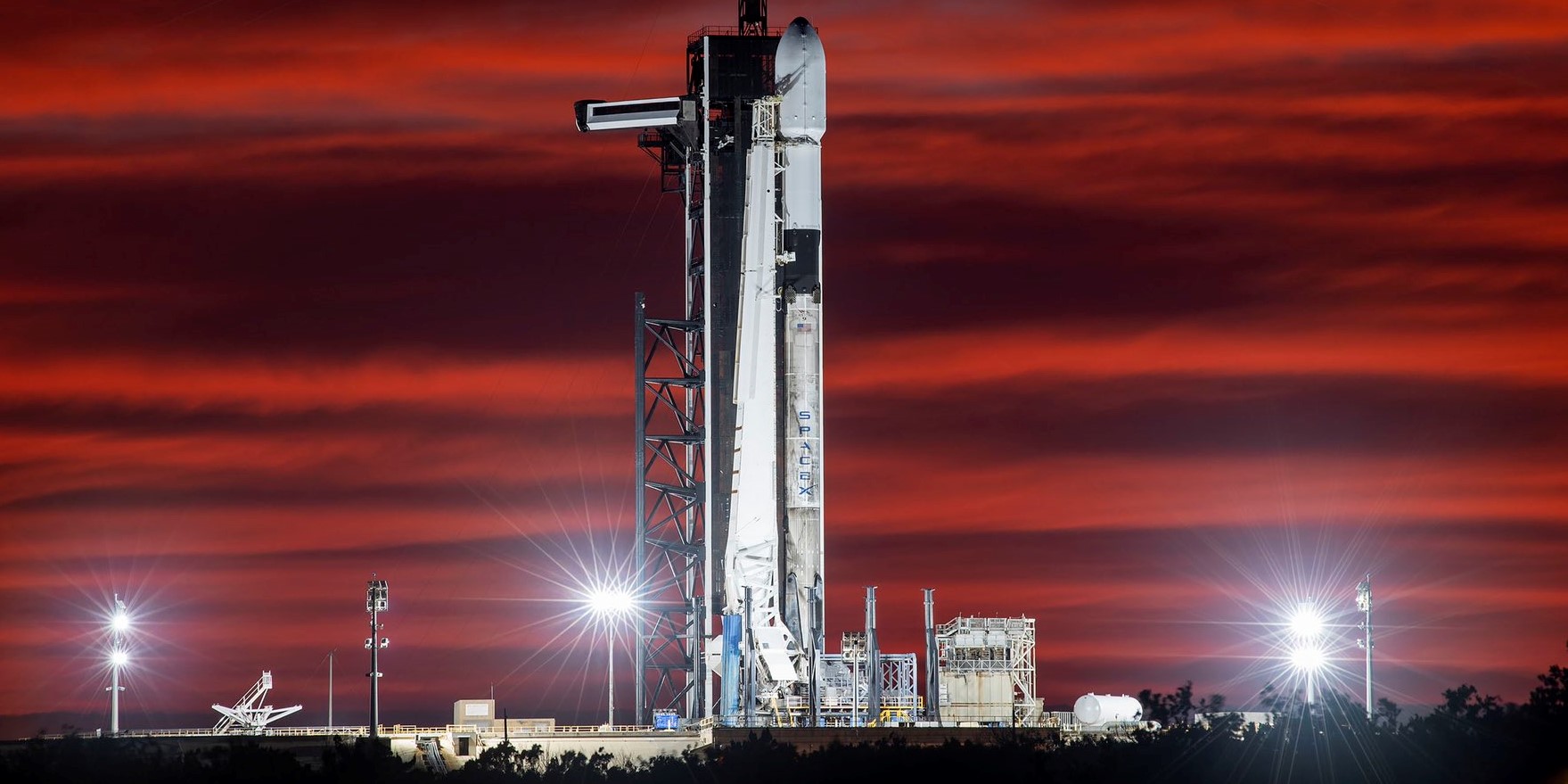 Ракета SpaceX Falcon 9 готова к третьей попытке запуска Starlink [webcast]