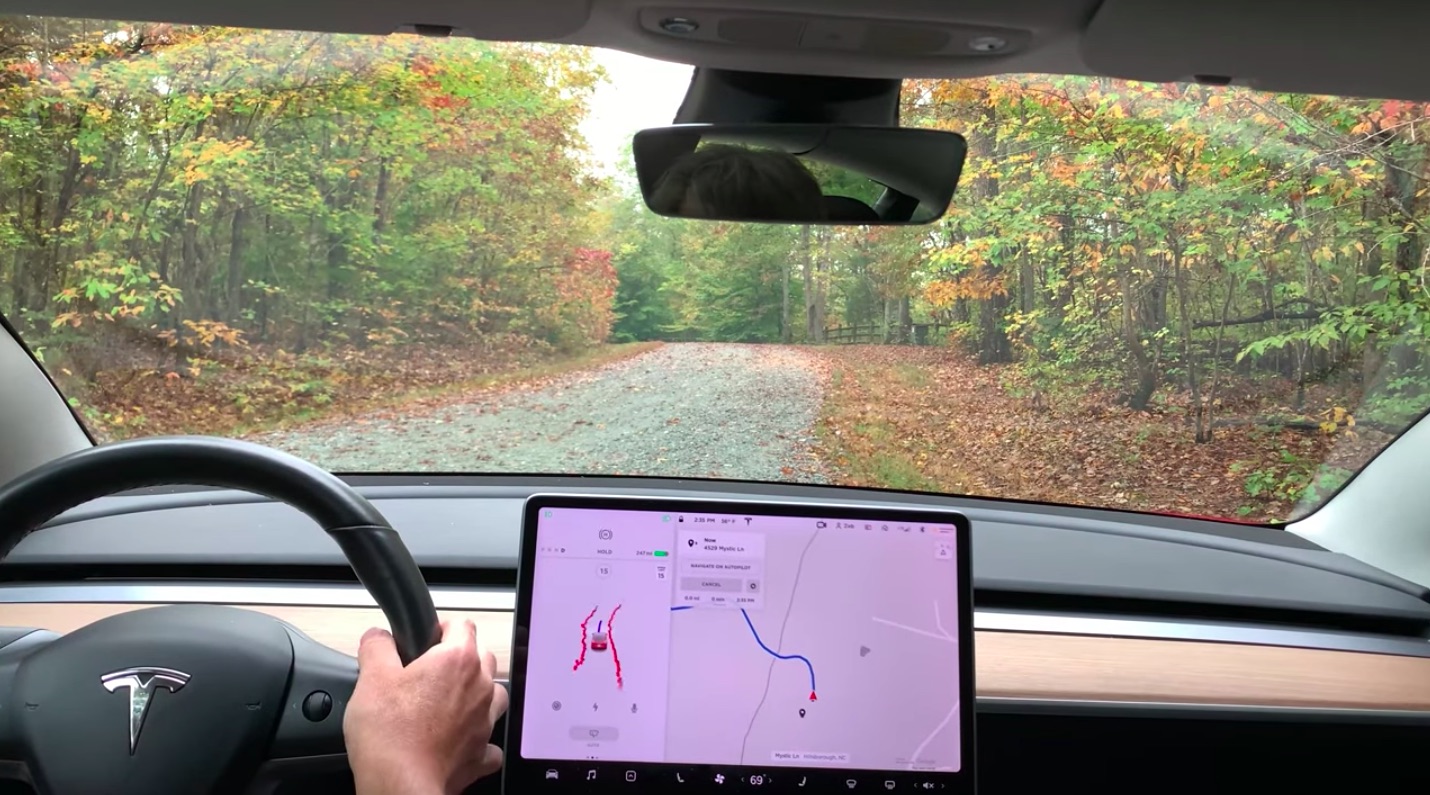 Tesla FSD beta впечатляюще легко перемещается по грунтовым, частично покрытым дорогам