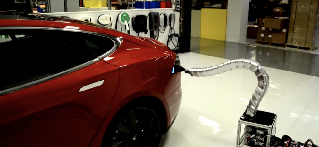 «Змеиное зарядное устройство» Tesla было не просто жутким разовым случаем, предполагает Илон Маск.