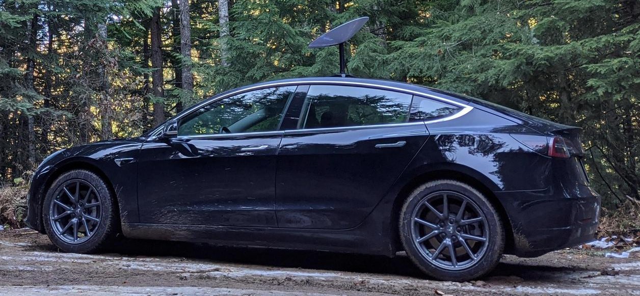 Владелец Tesla Model 3 тестирует бета-версию SpaceX Starlink в дебрях Айдахо