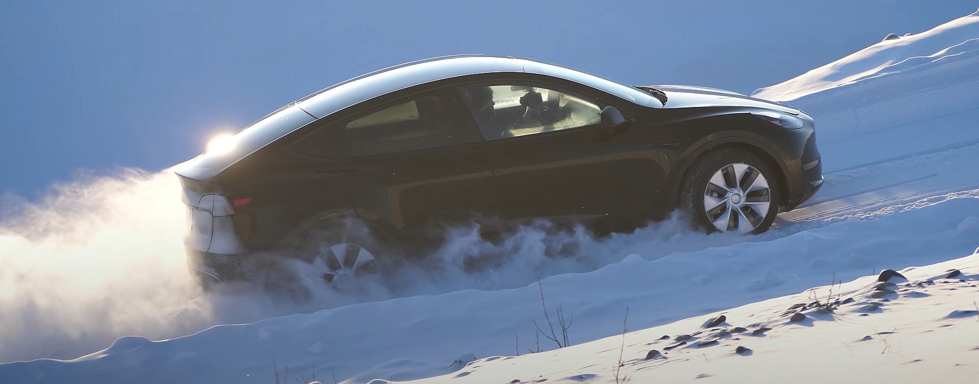 Tesla готовится к зиме, продавая комплект шин и дисков Model Y