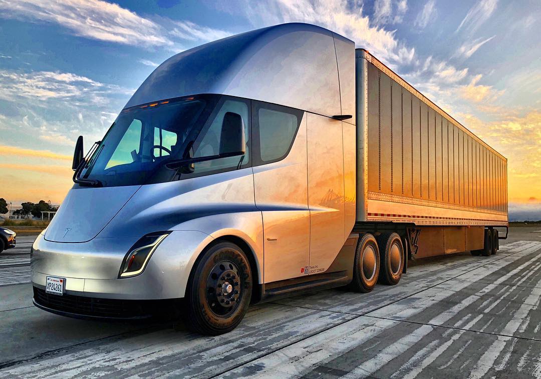Tesla Semi получает 150 заказов от PGE — но в будущем могут быть доставлены 500 грузовиков
