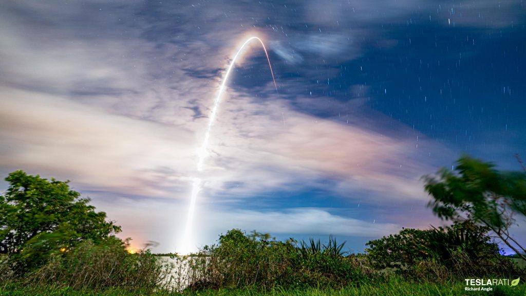 Ракета SpaceX только что совершила седьмой запуск и впервые приземлилась