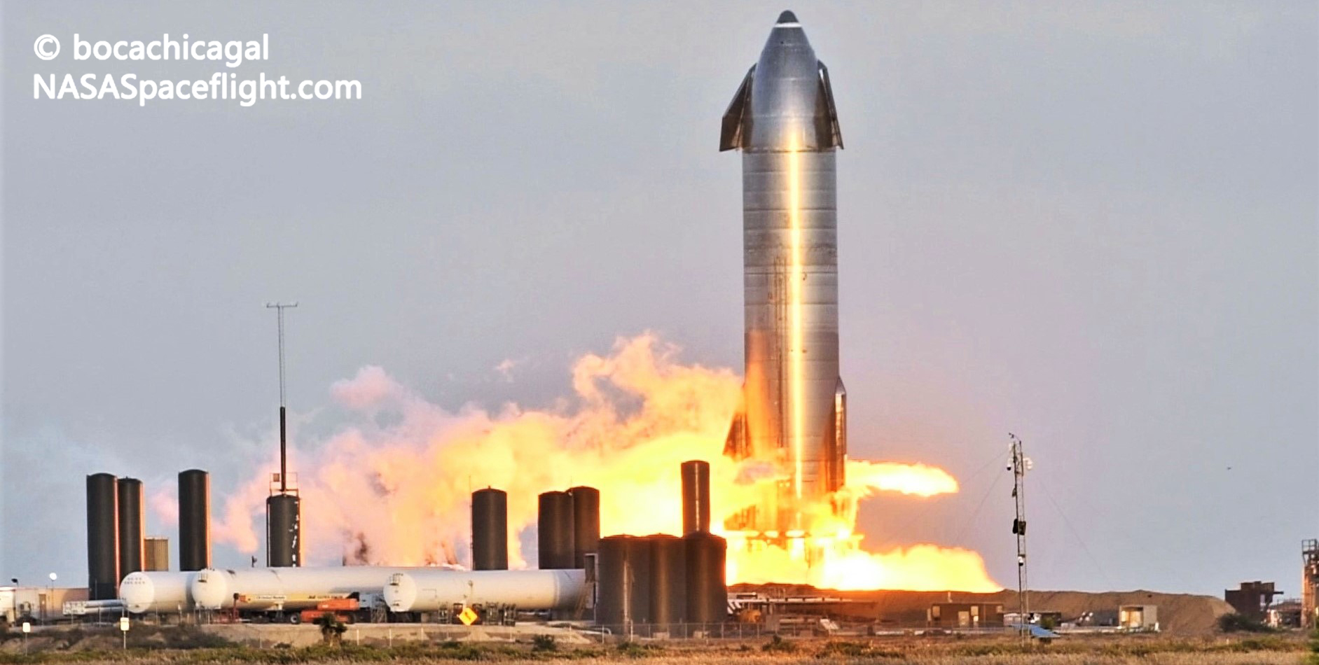 Илон Маск заявил, что SpaceX готовится к запуску космического корабля высотой 50 000 футов после статического возгорания