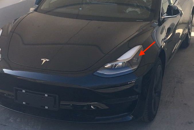 Новые фары Tesla Model 3 замечены в китайском блоке с отделкой до обновления