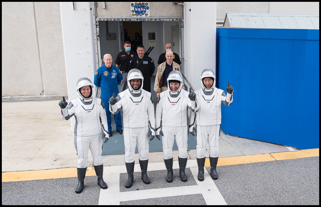SpaceX отложила миссию коммерческого экипажа до воскресенья