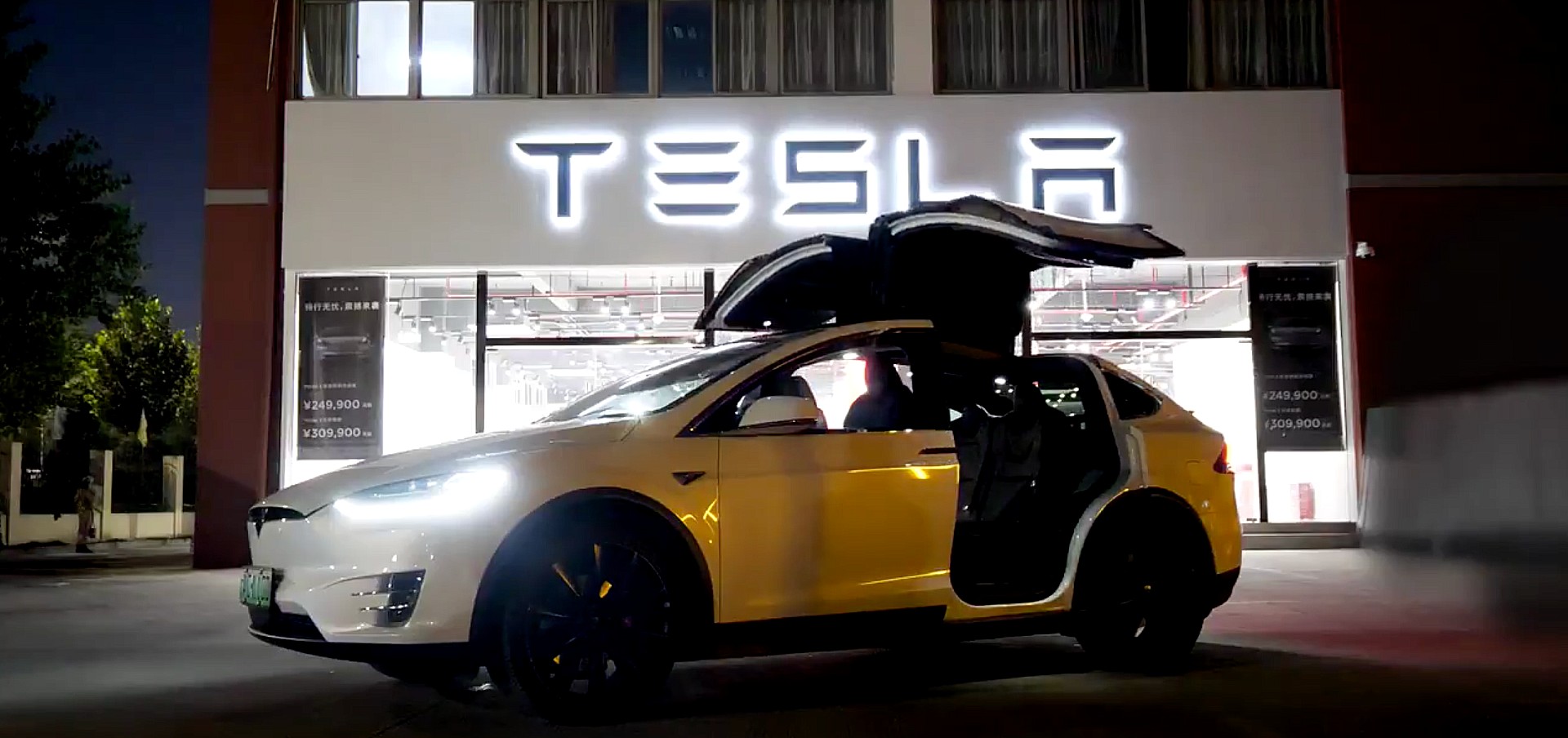 Владельцы Tesla China демонстрируют любовь к своим полностью электрическим автомобилям в новой акции