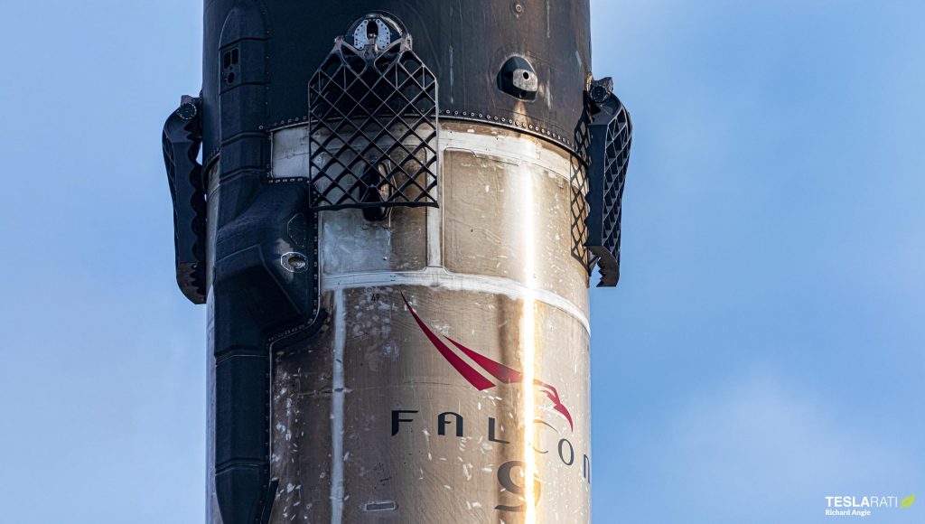 «Лидер флота» SpaceX Falcon 9 возвращается в порт после повторного использования записи