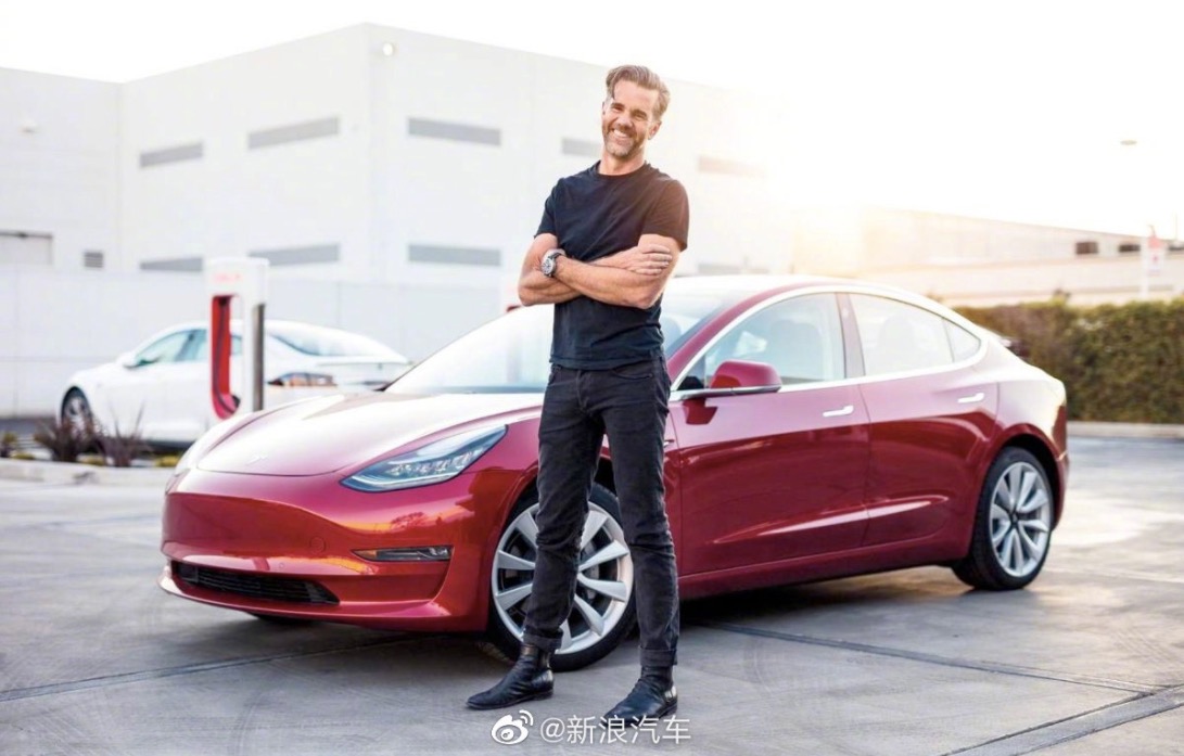 Tesla China проводит уникальную акцию с участием главного дизайнера Франца фон Хольцхаузена