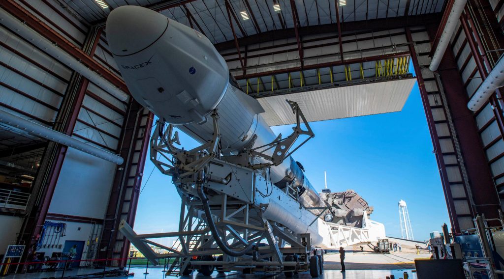 SpaceX Falcon 9 запускается перед революционным запуском Cargo Dragon