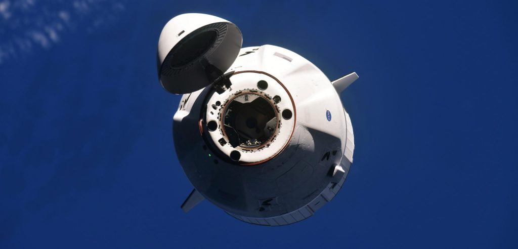 SpaceX впервые пристыковывает двух драконов к космической станции