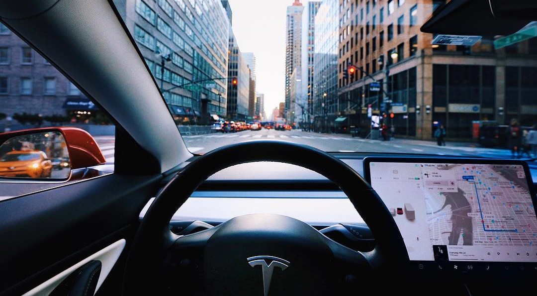 Результаты Tesla в отчете OTA Report Card доказывают, что не все программное обеспечение для транспортных средств одинаково