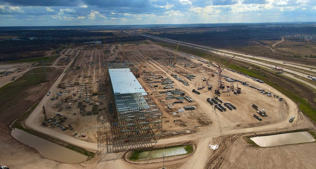 Эстакада Tesla Gigafactory в Техасе демонстрирует ошеломляющий прогресс за 160 дней