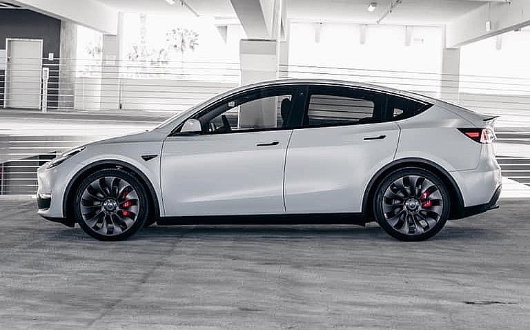 Tesla Model Y Standard Range вдохновляет начинающих покупателей старых электромобилей из Китая
