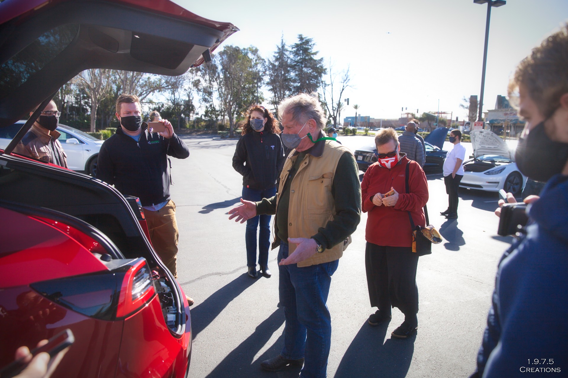 Tesla, разборки и угощения: Сэнди Манро рассказывает о 2300-мильном путешествии по США