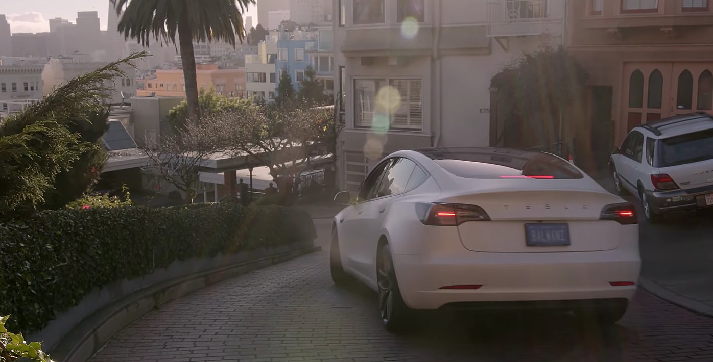 Tesla Bull ARK Invest оценивает, что к 2030 году автономные перевозки пассажиров принесут доход более 1 трлн долларов