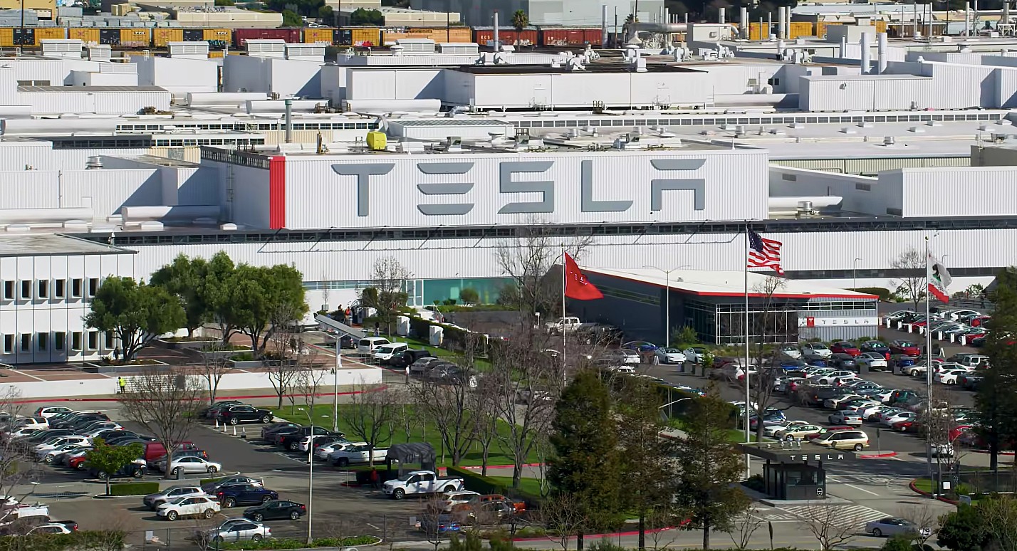 Завод Tesla во Фримонте стал самым производительным автомобильным заводом в США в 2021 году.