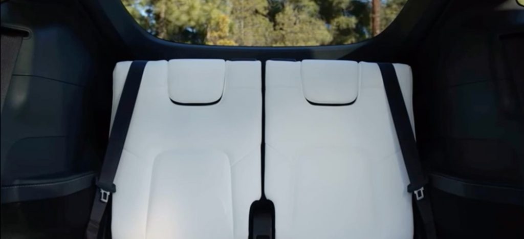 Tesla представила третий ряд семиместной модели Y изнутри на видео