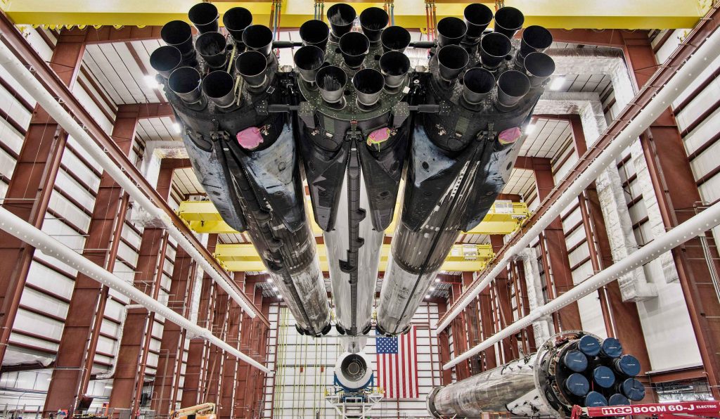 Ракета SpaceX Falcon Heavy все еще готовится к двум запускам в этом году