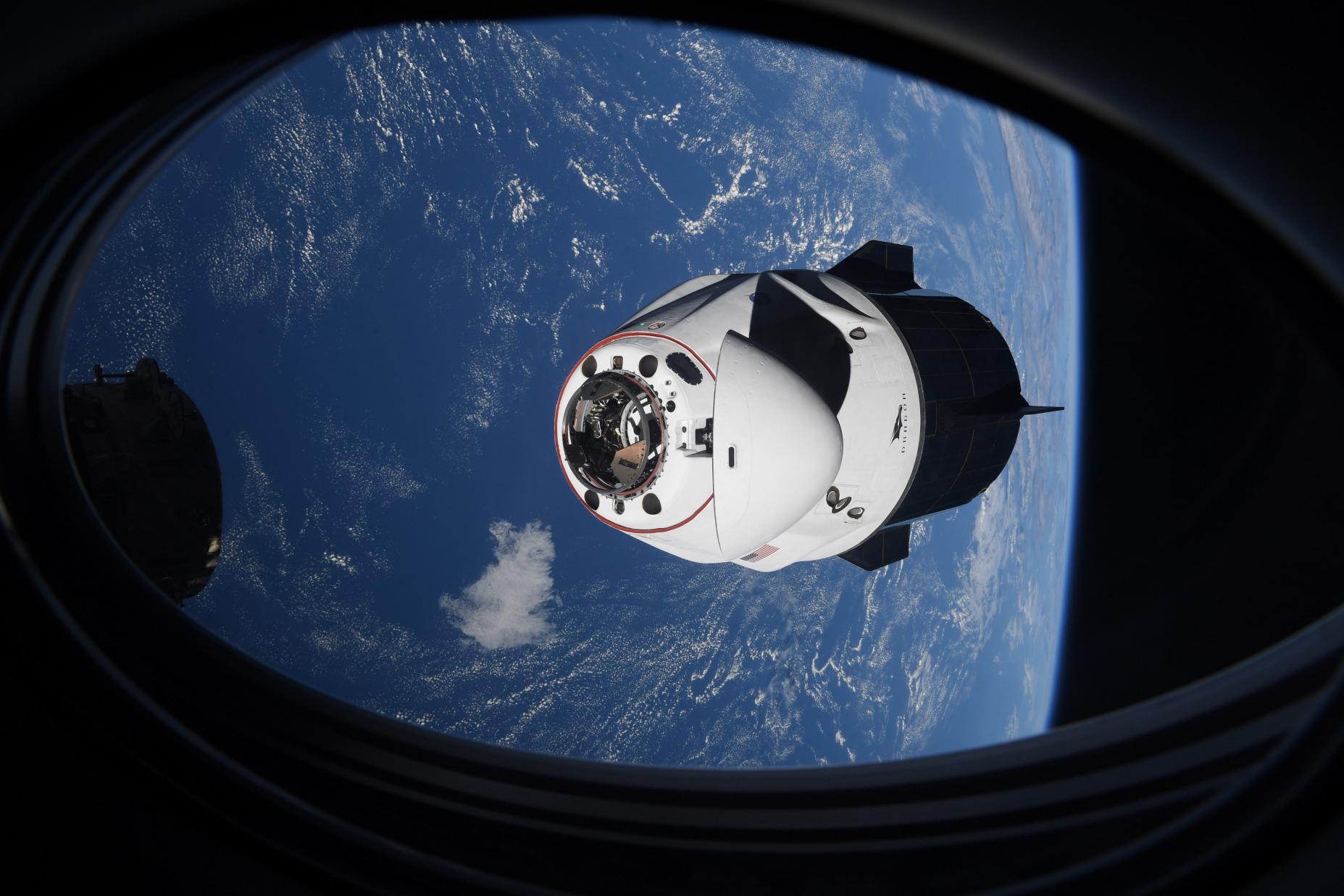 Запуск третьего космонавта Dragon Aces, стыковка с космической станцией