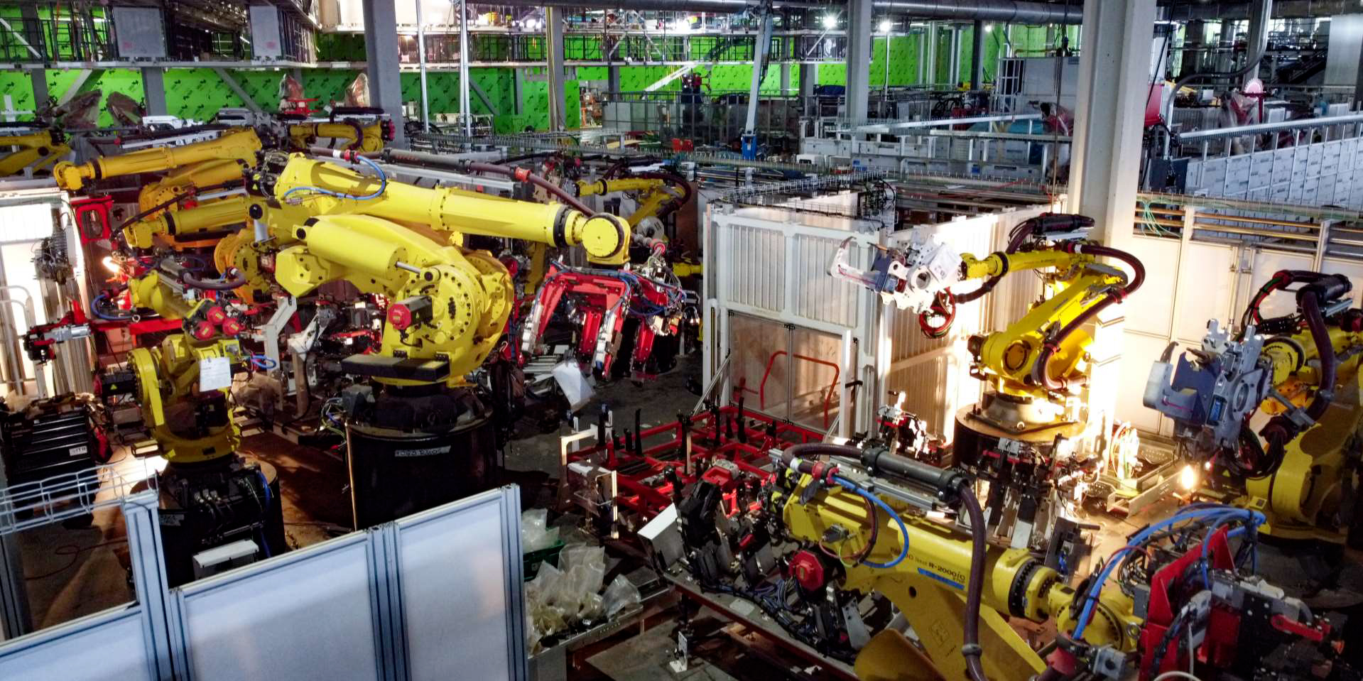 Производственные роботы Tesla Model Y на Gigafactory в Техасе оживают