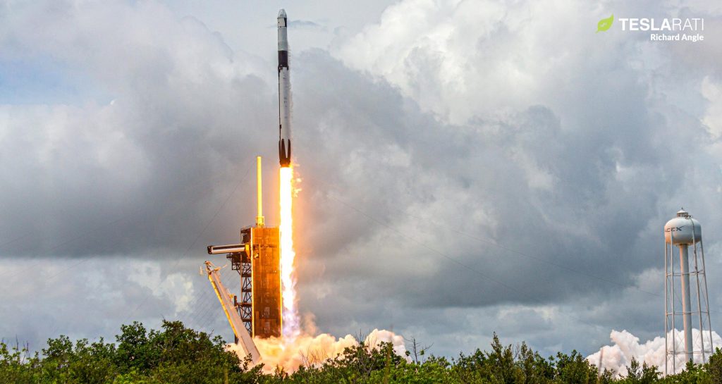 SpaceX запускает четвертый Dragon за шесть месяцев