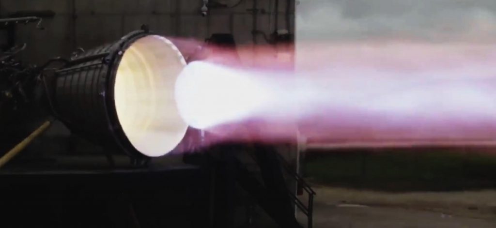 SpaceX отправляет первый вакуумный двигатель Raptor Starship в Бока-Чика