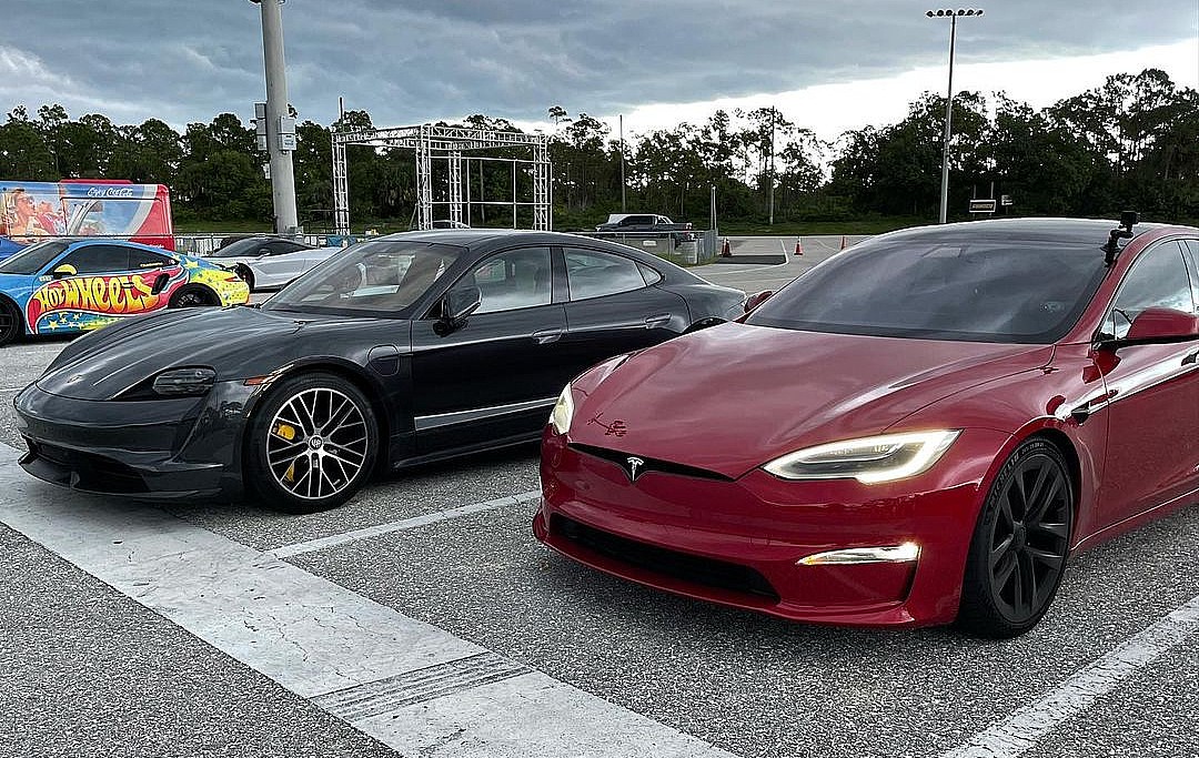 Tesla Model S Plaid занимает место короля серийных электромобилей с разгромленным Porsche Taycan Turbo S