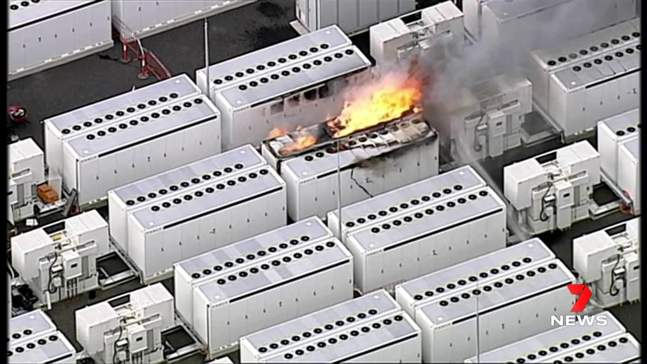 Аккумулятор Tesla Megapack в Виктории загорелся во время тестирования, о травмах не сообщалось