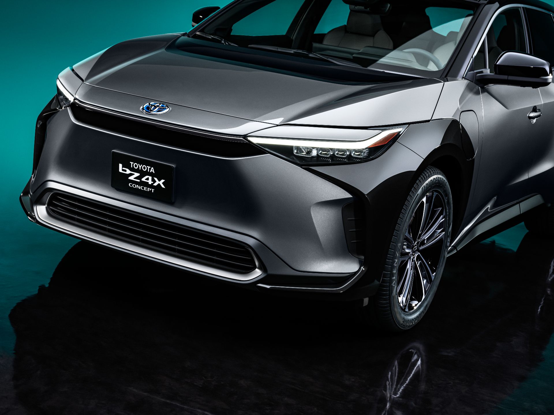 Руководитель Toyota и владелец Model X выступают против перехода на чисто электромобиль