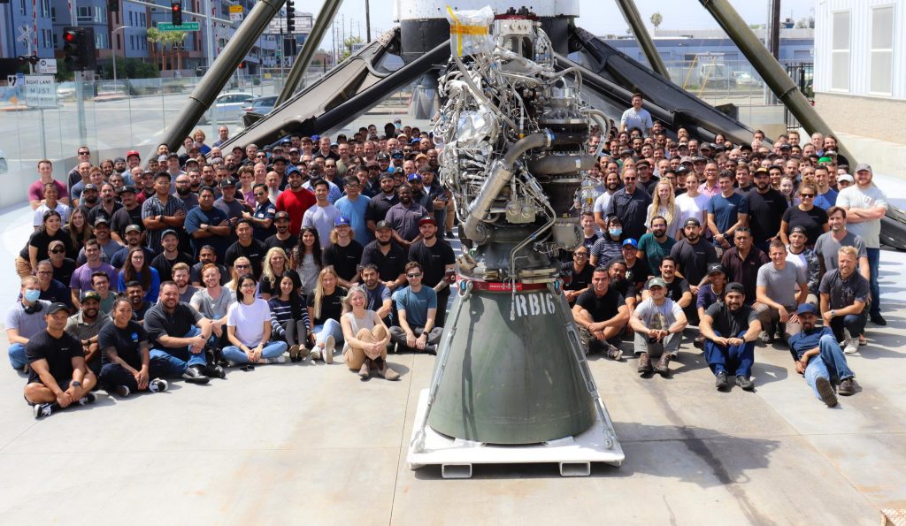 SpaceX завершила разработку сотого двигателя Raptor для Starship