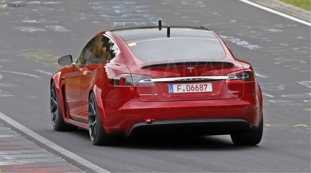 Tesla Model S Plaid замечена на тестах в Нюрбургринге с вилкой и штатным рулевым колесом